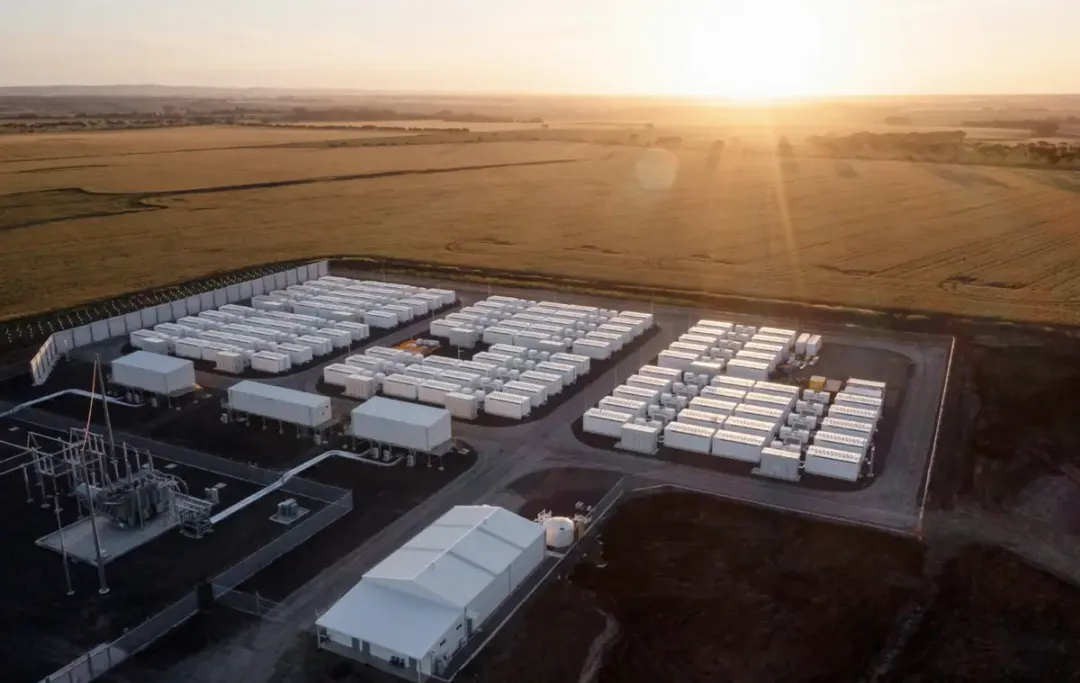 特斯拉十周年：：：上海储能超等工厂开工，，妄想年产1万台商用储能电池